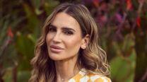María Vázquez reinventa la pollera pantalón con su look total denim y botas