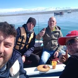 Los pescadores de las categorías mayores y seniors competirán embarcados en botes con tres integrantes por embarcación, mientras que las categorías damas y cadetes lo harán desde balsas, disputando dos turnos de 90 minutos cada uno. Los equipos estarán conformados por ocho pescadores en mayores y cuatro integrantes en damas, cadetes y seniors.