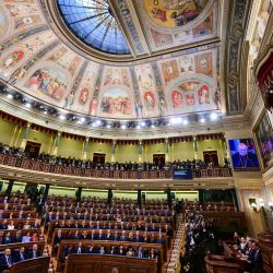 El papa León XIV pronuncia un discurso durante una sesión conjunta del Parlamento español en el Congreso de los Diputados en Madrid. El papa León XIV visita España del 6 al 12 de junio, con paradas en Madrid, Barcelona y las Islas Canarias, donde se reunirá con migrantes y organizaciones dedicadas a ayudarlos. | Foto:STEFANO RELLANDINI / AFP