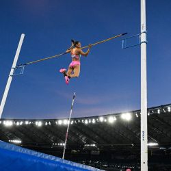 La australiana Nina Kennedy compite en la prueba de salto con pértiga femenino durante la reunión de atletismo de la Liga Diamante de la IAAF, en el Estadio Olímpico de Roma. | Foto:Andreas Solaro / AFP