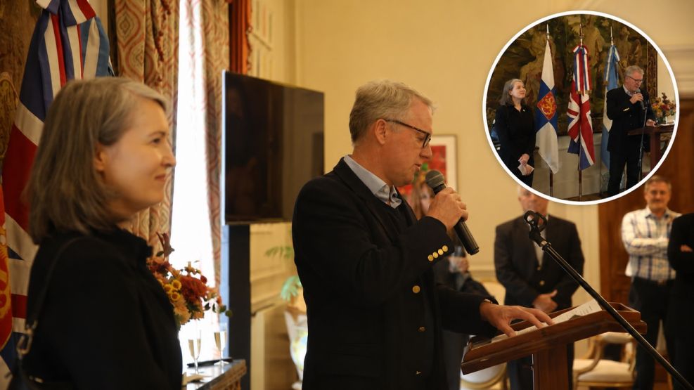 Los embajadores David Cairns y Nicola Lindertz 