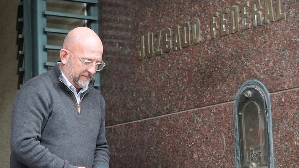 Marcos Carasso saliendo de Tribunales