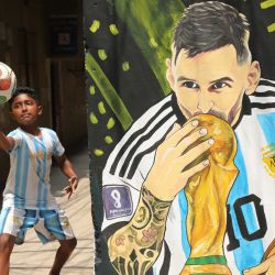 Imagen de niños aficionados jugando fútbol alrededor de una calle decorada con exhibiciones temáticas futbolísticas, en la zona de Tikatuli de Dhaka, Bangladesh. El "Callejón de la FIFA" del barrio se ha convertido en un lugar de encuentro para los aficionados al fútbol previo a la Copa Mundial de la FIFA 2026. | Foto:Xinhua/Habibur Rahman