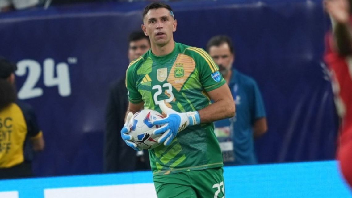 Emiliano Martínez apostou na Copa do Mundo de 2026 e previu final contra o Brasil Emiliano Martínez apostou na Copa do Mundo de 2026 e previu final contra o Brasil