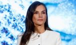 La reina Letizia recibió al papa León XIV en la Sagrada Familia: look total white, bendición y máxima cordialidad