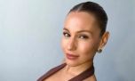 Pampita tiene el abrigo en el color tendencia que las mujeres más elegantes combinarán con jeans wide leg este invierno