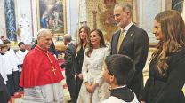La reina Letizia Ortiz deslumbró en la visita del papa León XIV a España con un elegante look