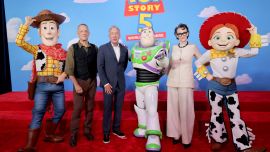 Tom Hanks y Tim Allen lideraron la alfombra roja en la premiere mundial de Toy Story 5