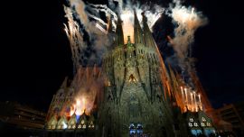 El video de la espectacular inauguración de la Torre de Jesús de la Sagrada Familia que se volvió viral