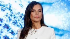 La reina Letizia recibió al papa León XIV en la Sagrada Familia: look total white, bendición y máxima cordialidad