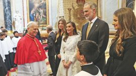 La reina Letizia Ortiz deslumbró en la visita del papa León XIV a España con un elegante look