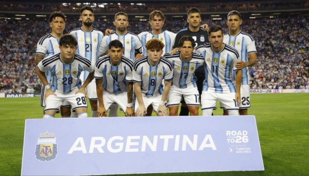 Formación de Argentina ante Islandia