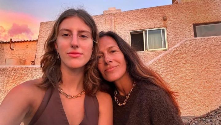 El presente de Cala, la hija de Dolores Trull: viajes por el mundo, arte y el camino que heredó de su madre