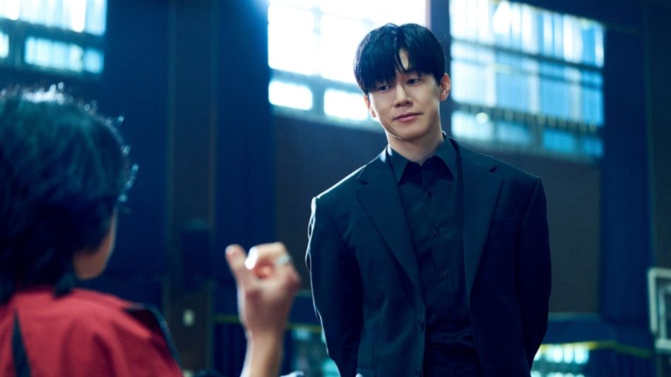 Kim Mu-yeol interpretando a Na Hwa-jin en la serie dramática coreana "Teach You a Lesson"