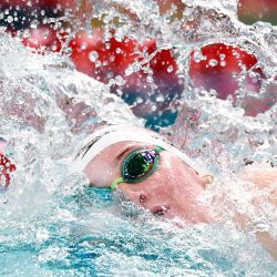 La australiana Mollie O’Callaghan compite durante la final de los 200 metros estilo libre femenino en las pruebas de selección australianas de natación en el Centro Acuático del Parque Olímpico de Sídney, Australia. | Foto:DAVID GRAY / AFP