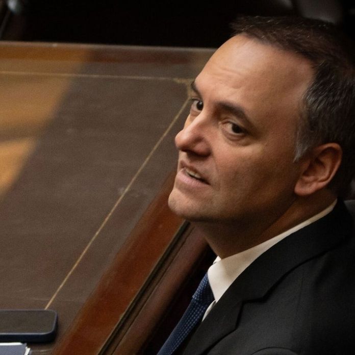 Pressure mounts on Cabinet chief Adorni after cash stash admission | Buenos  Aires Times