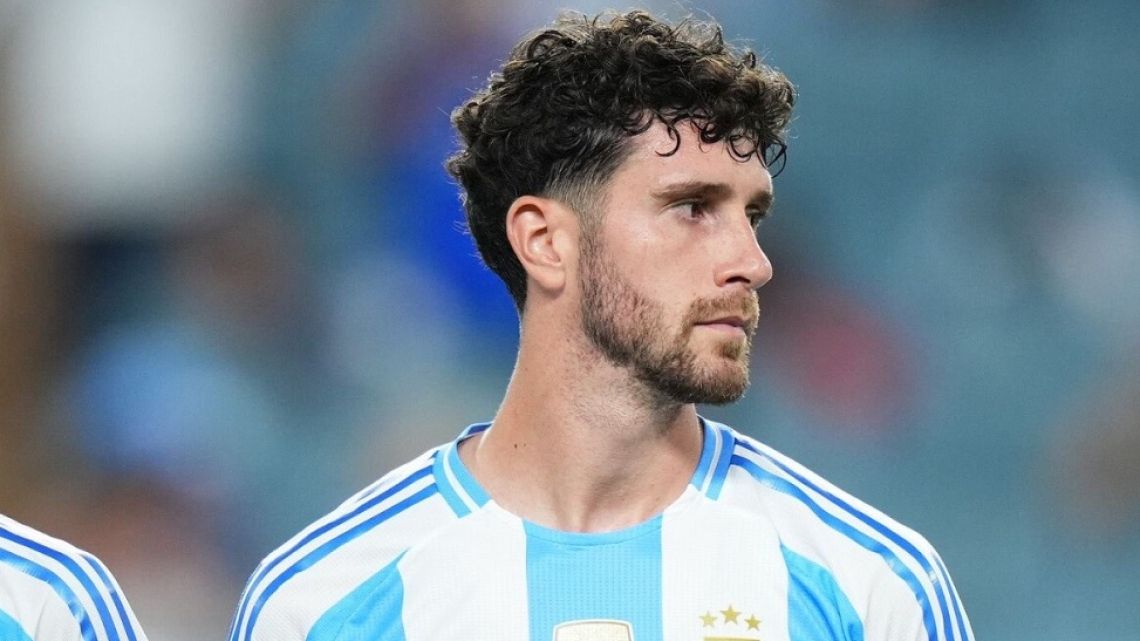 Marcos Senesi foi convocado para a seleção argentina para a Copa do Mundo de 2026 após ausência de Balerdi
