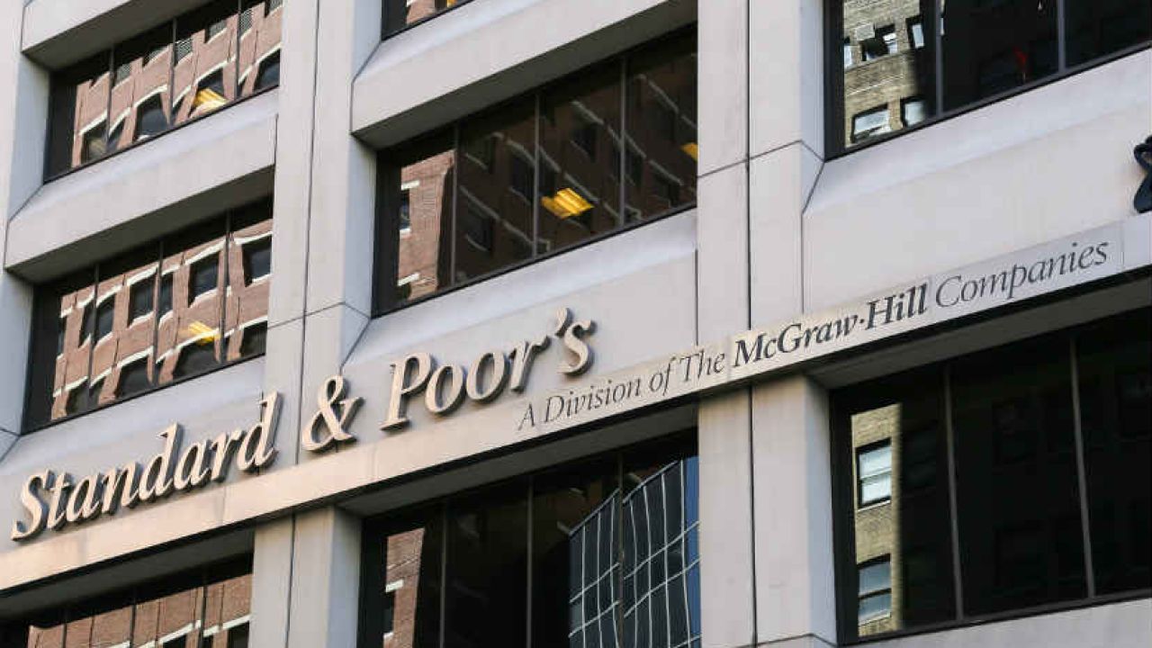 Volaron las acciones y bonos tras la mejora de la calificación crediticia de Standard & Poor’s