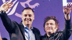 Manuel Adorni y Javier Milei 