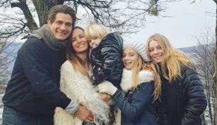 Guillermo Andino y Carolina Prat con sus hijos