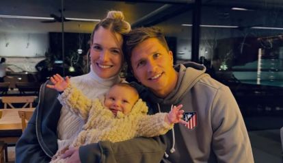 Eva Bargiela y Gianluca Simeone junto a su hijo Faustino