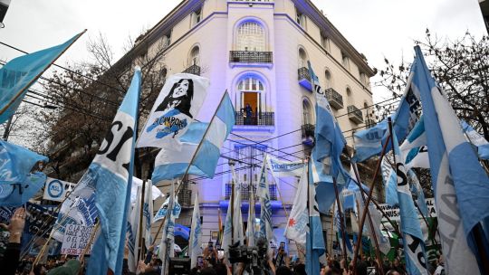 Supporters, Peronist lawmakers renew calls for Cristina Fernández de Kirchner's release
