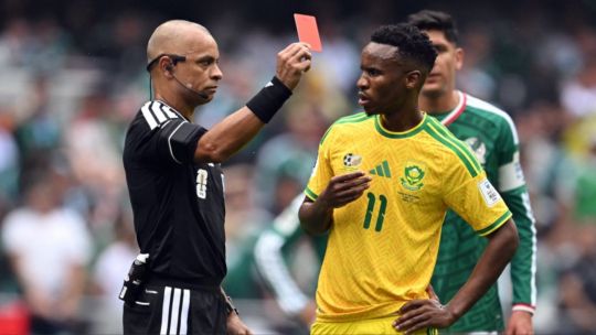 México y Sudáfrica protagonizaron el partido inaugural con más expulsiones en la historia de los Mundiales