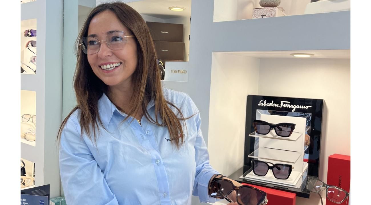 Se independizó, fundó su empresa y hoy marca tendencia en el mundo óptico