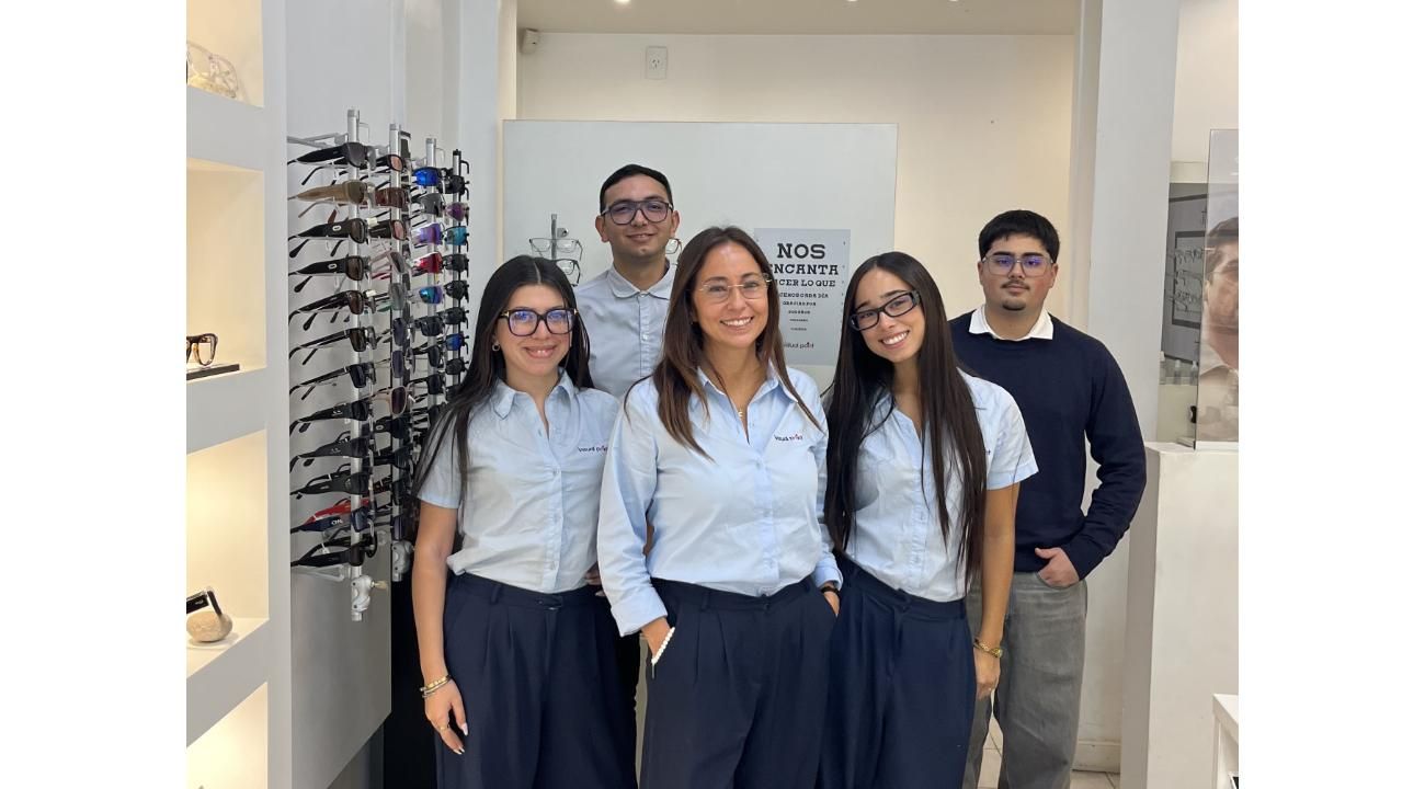 Se independizó, fundó su empresa y hoy marca tendencia en el mundo óptico