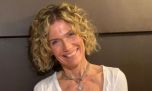 Maru Botana dio cátedra de cómo lucir un look total cuero en mujeres +50: minifalda y botas bucaneras