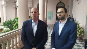 Valdés con funcionarios de yacyretá