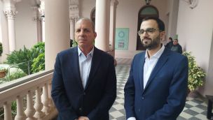 Valdés con funcionarios de yacyretá