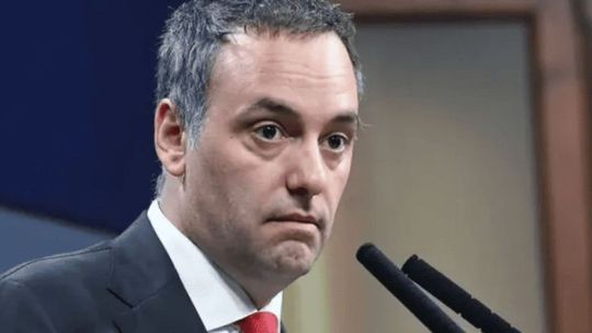 Adorni, el cambio de vocero y la misión imposible de dar buenas noticias