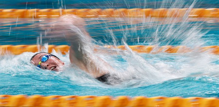 La australiana Lani Pallister compite durante la final de los 800 metros estilo libre femenino en las pruebas de selección australianas de natación en el Centro Acuático del Parque Olímpico de Sídney.