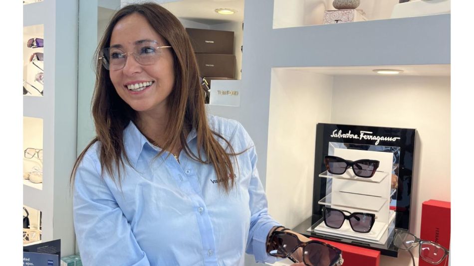 Se independizó, fundó su empresa y hoy marca tendencia en el mundo óptico