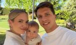 Entramos al living de Eva Bargiela y Gianluca Simeone: minimalista, tecnológico y con un rincón especial para su hijo