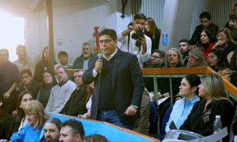 Gobernador Claudio Vidal hablando en la legislatura 2026