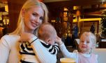 Daniela Christiansson y sus hijos, Elle y Lando López, disfrutan del verano europeo: piscina, sol y un importante integrante de la familia