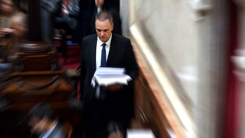 Adorni busca que los aliados no apoyen una moción de censura.