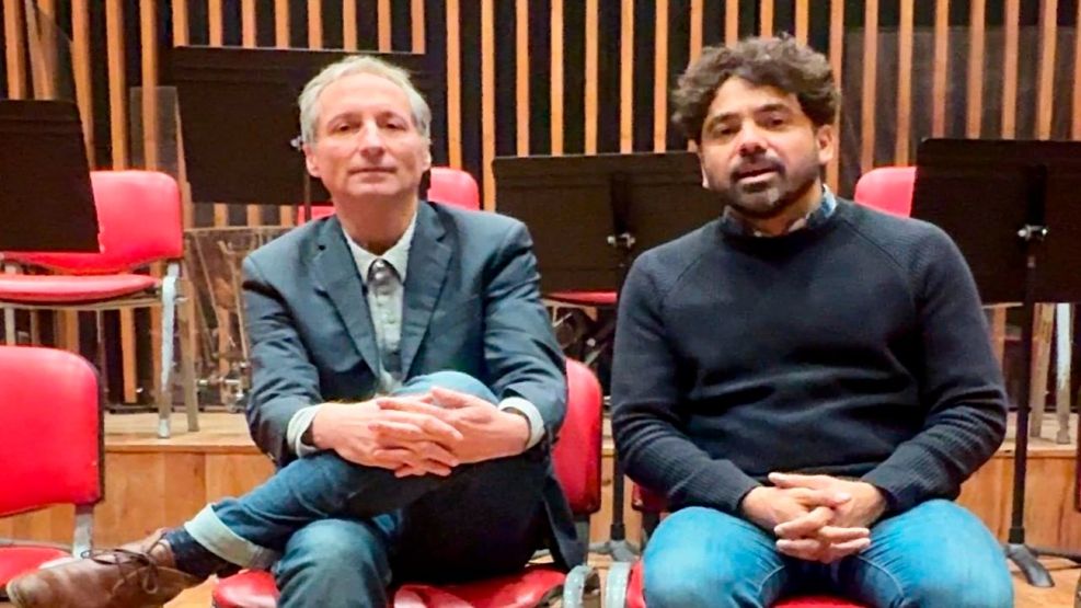 El compositor de Misa Tango Santa Cecilia Mariano Vitacco y el director del Coro Nacional de Música Argentina Emiliano Linares