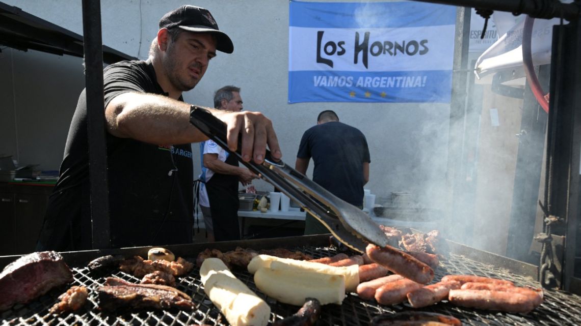 Argentina fans deploy 'asado' to challenge Kansas City's BBQ crown