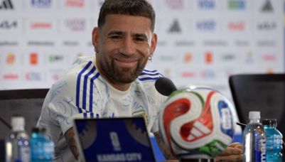 Nicolás Otamendi en conferencia de prensa
