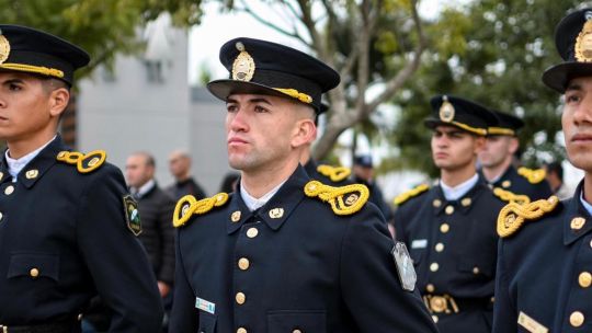 El Gobierno anunció aumentos salariales, nuevos ingresos y cambios en el régimen laboral de la Policía del Chaco