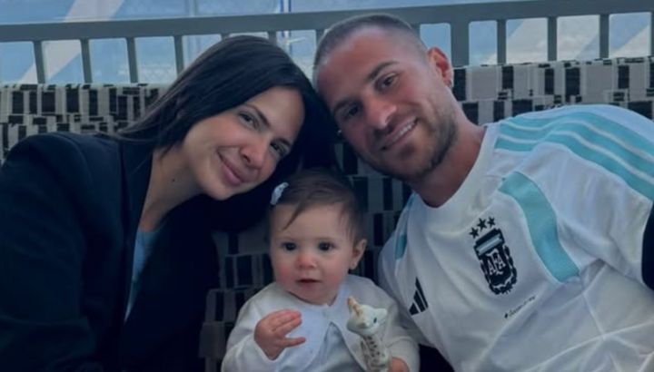 Así fue el tierno reencuentro de Ailén Cova y su hija, Alaia, con Alexis Mac Allister en pleno Mundial: "Al fin"