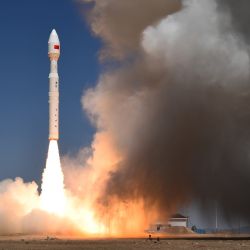 Un cohete portador Lijian-1 Y14 despega desde una zona piloto de innovación espacial comercial, en el noroeste de China. El cohete despegó desde una zona piloto de innovación espacial comercial en el noroeste de China y envió con éxito su carga útil a la órbita planificada. | Foto:Xinhua/Wang Jiangbo