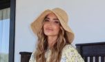 María Vázquez dio cátedra de estilo desde Ibiza: el conjunto total white que es tendencia en Europa