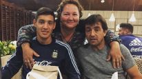 Nahuel Molina junto a sus padres
