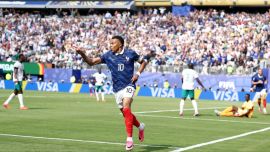 Los dos récords que rompió Mbappe con sus golazos ante Senegal en el inicio del Mundial