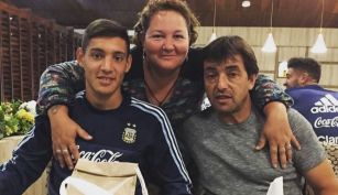 Nahuel Molina junto a sus padres