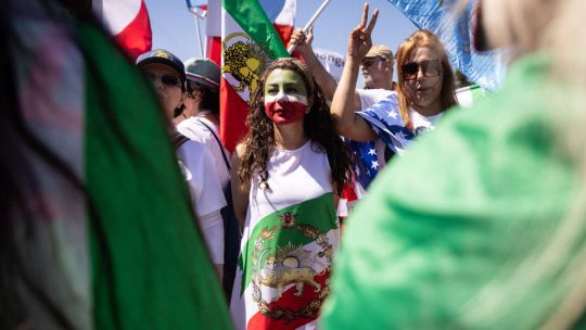 Protestas contra la selección de Irán en Los Ángeles: opositores al régimen se manifestaron antes del debut frente a Nueva Zelanda